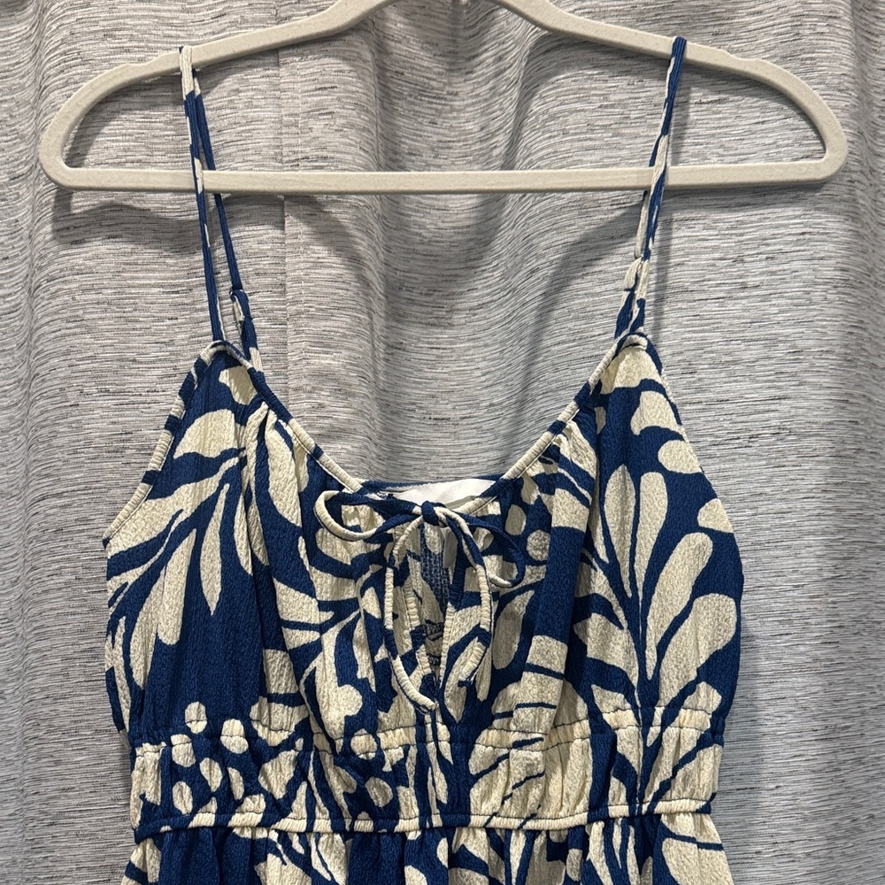 H&M Blue and Cream Leaf Print Midi Dress - Picture 2 of 7